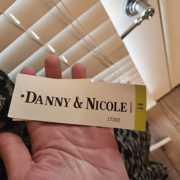 Danny & Nicole Print Dress. NWT. Size 14 - Picture 11 of 12